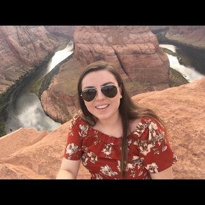 Meet your Posher, Daniela